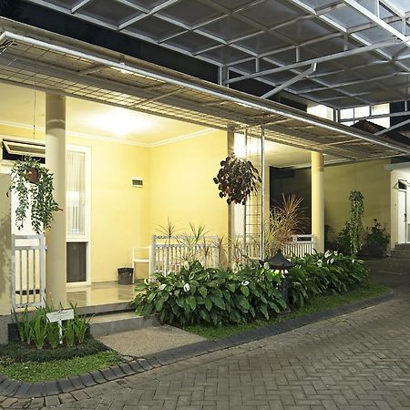 Riverstone Hotel & Cottage Batu (East Java) Exterior foto