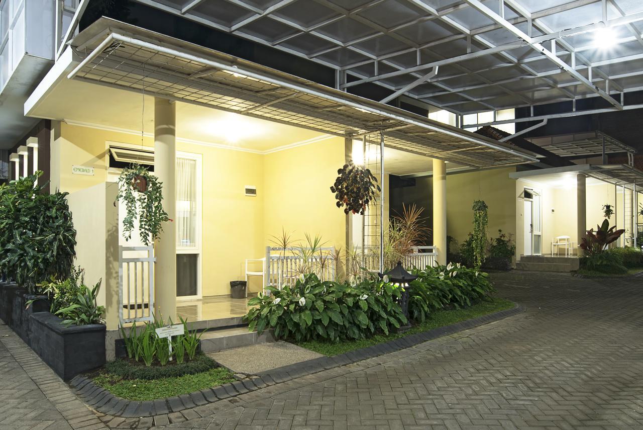 Riverstone Hotel & Cottage Batu (East Java) Exterior foto