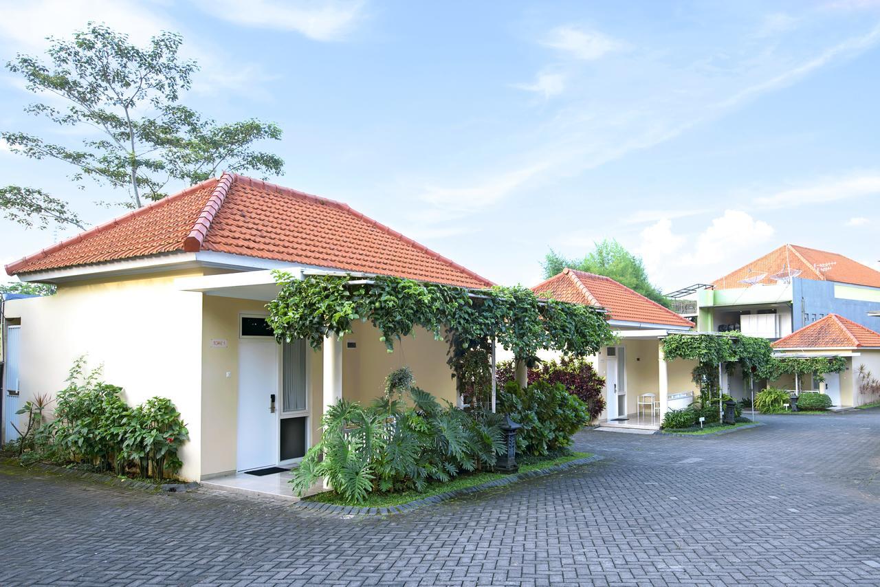 Riverstone Hotel & Cottage Batu (East Java) Exterior foto